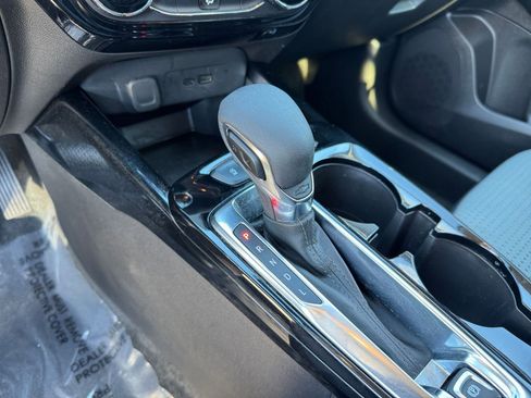 Used 2025 Chevrolet Trax LT image 36