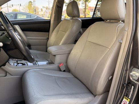 Used 2013 Toyota Highlander SE image 33