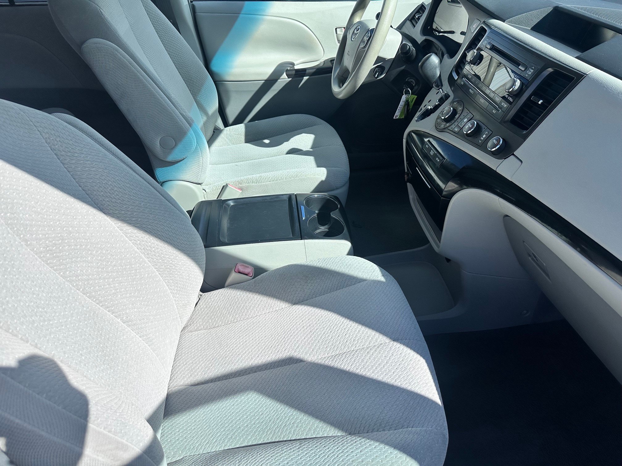 Used 2011 Toyota Sienna LE FWD image 11