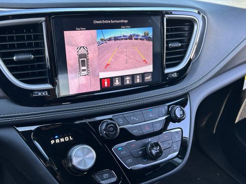 New 2026 Chrysler Pacifica Select image 21