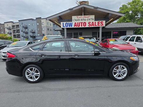 Used 2018 Ford Fusion SE FWD image 2