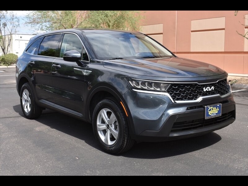 Used 2022 Kia Sorento LX AWD/4WD image 2