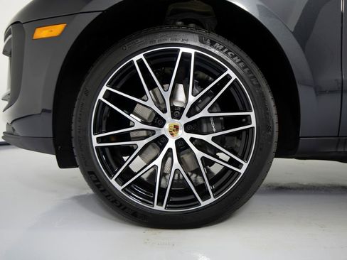 New 2026 Porsche Macan AWD/4WD image 14