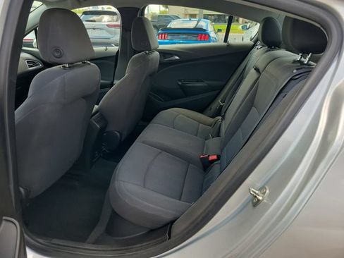 Used 2019 Chevrolet Cruze LT FWD image 11