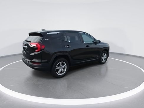 Used 2024 GMC Terrain SLE image 8