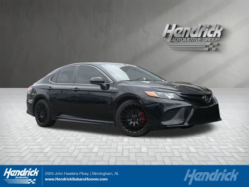 Used 2020 Toyota Camry SE image 1