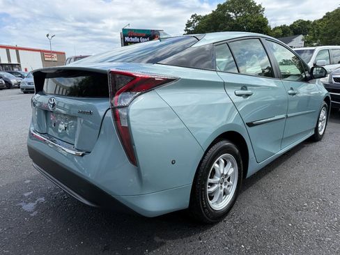 Used 2017 Toyota Prius One FWD image 5