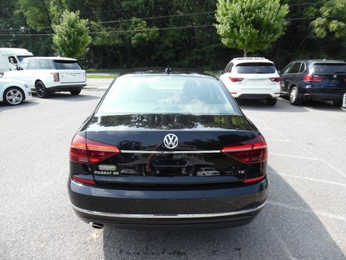 Used 2018 Volkswagen Passat 2.0T SE FWD image 5