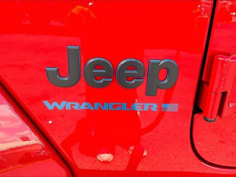 Used 2025 Jeep Wrangler Unlimited Sahara AWD/4WD image 26
