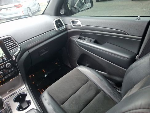 Used 2021 Jeep Grand Cherokee Laredo X AWD/4WD image 12