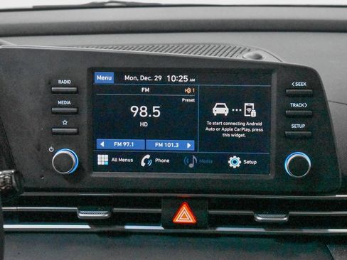 Used 2023 Hyundai Elantra SE w/ Preferred Accessory Package image 15