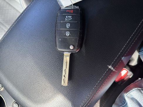 Used 2019 Kia Sorento AWD image 29