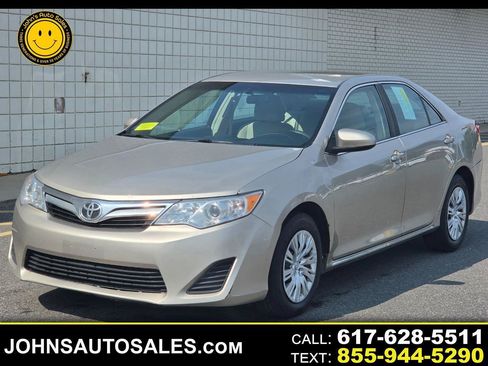 Used 2014 Toyota Camry LE FWD image 1