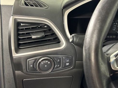 Used 2019 Ford Edge SEL w/ Equipment Group 201A AWD/4WD image 19