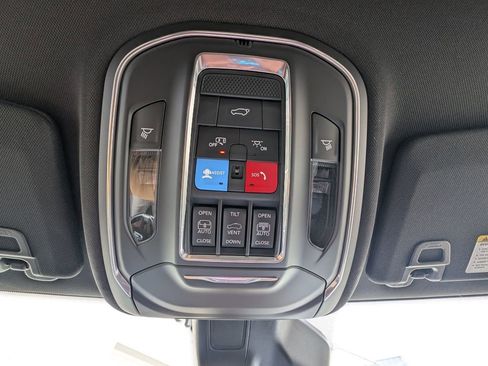 New 2025 Jeep Grand Cherokee Limited image 32