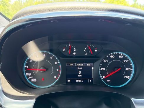 Used 2022 Chevrolet Traverse LT FWD image 19