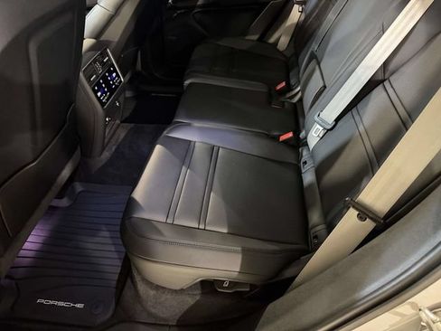 Certified 2023 Porsche Cayenne AWD/4WD image 19