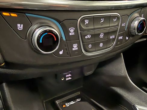 Used 2020 Chevrolet Traverse Premier w/ Redline Edition AWD/4WD image 38