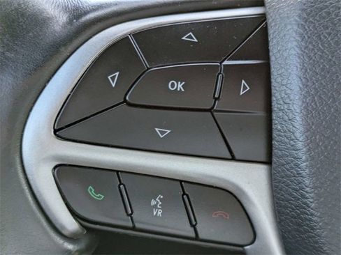 Used 2019 Jeep Grand Cherokee Altitude image 22