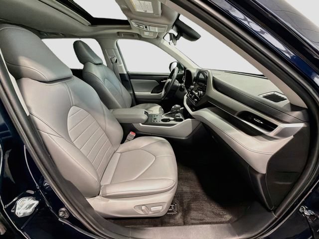 Used 2023 Toyota Highlander XLE AWD/4WD image 21