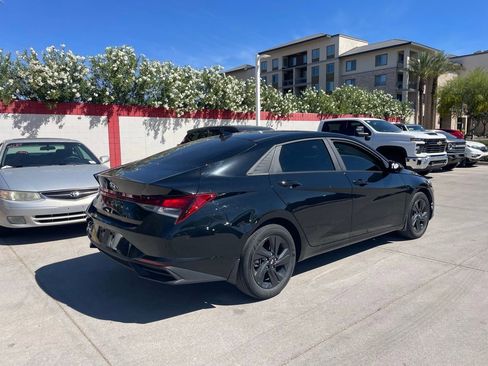 Used 2023 Hyundai Elantra SEL image 2
