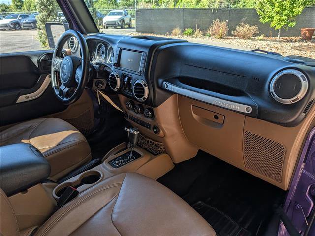 Used 2017 Jeep Wrangler Unlimited Sahara w/ Connectivity Group AWD/4WD image 14