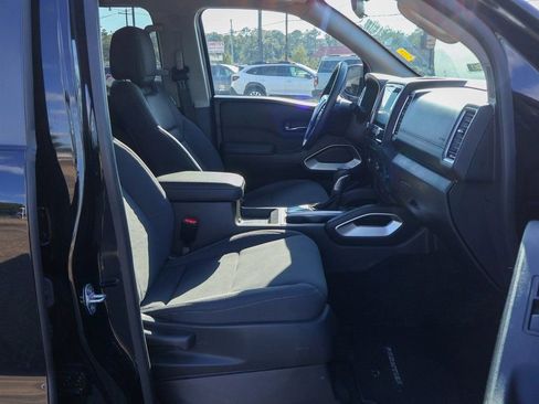 Used 2023 Nissan Frontier SV image 8