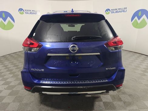 Used 2017 Nissan Rogue SV w/ SV Premium Package image 3