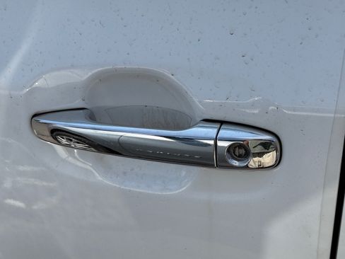 Used 2020 Toyota Sienna SE w/ Carpet Mat Package FWD image 5