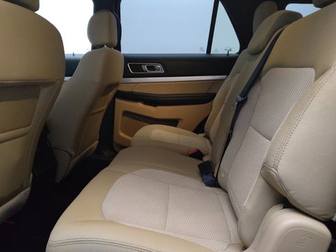 Used 2016 Ford Explorer XLT FWD image 18