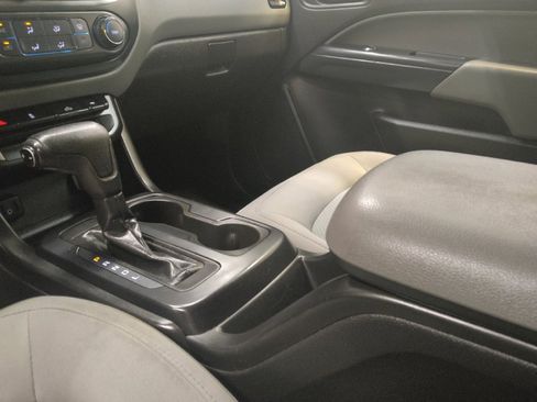 Used 2019 Chevrolet Colorado W/T w/ WT Convenience Package RWD image 26