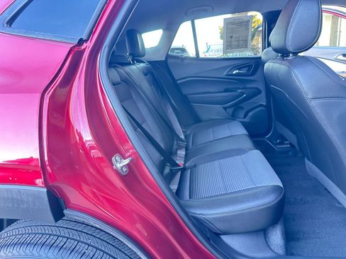 Used 2025 Chevrolet Trax LT image 39