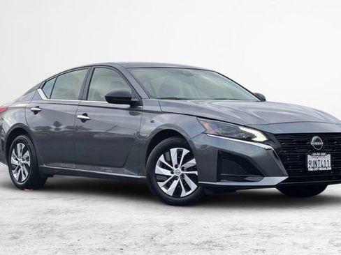Used 2025 Nissan Altima 2.5 S image 2