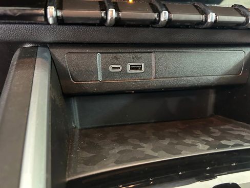 Used 2024 Chevrolet Colorado LT RWD image 47