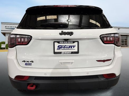 Used 2024 Jeep Compass Trailhawk AWD/4WD image 4