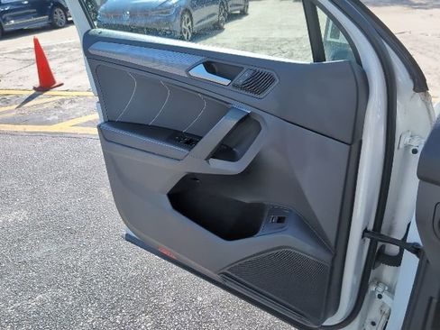 Certified 2022 Volkswagen Tiguan SE w/ Panoramic Sunroof Package image 24