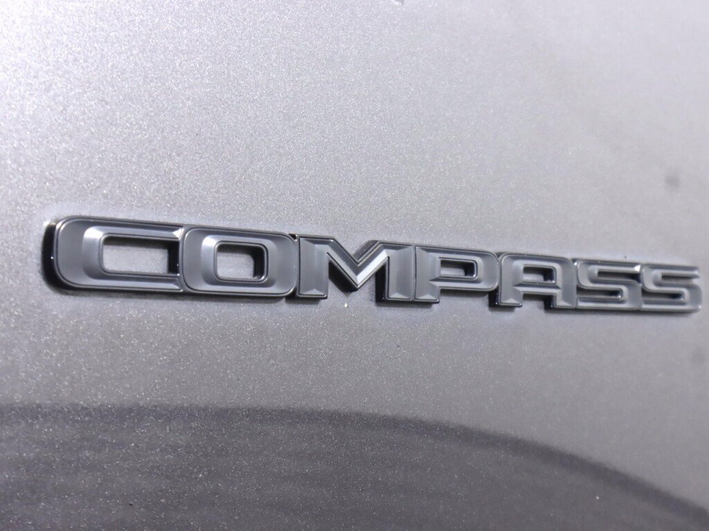 Used 2019 Jeep Compass Latitude AWD/4WD image 37