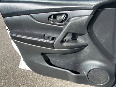 Used 2019 Nissan Rogue S image 29