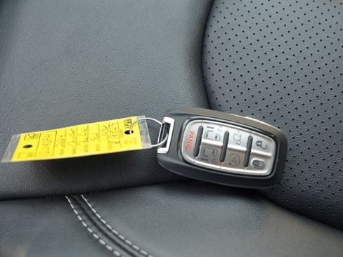 Used 2024 Chrysler Pacifica Touring-L FWD image 26