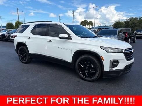 Used 2022 Chevrolet Traverse LT FWD image 1