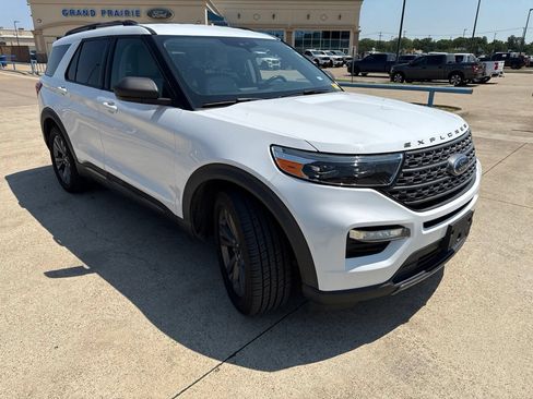 Used 2021 Ford Explorer XLT w/ Equipment Group 202A RWD image 18