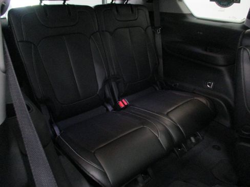 Used 2023 Jeep Grand Cherokee L Limited w/ Luxury Tech Group II AWD/4WD image 13