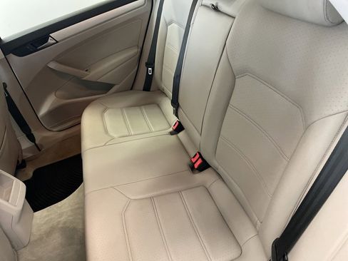 Used 2012 Volkswagen Passat 2.5 SE image 10