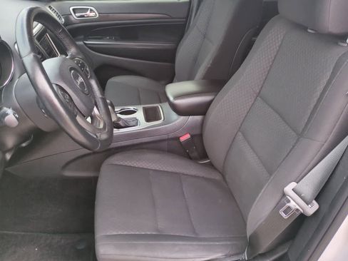 Used 2018 Jeep Grand Cherokee Laredo AWD/4WD image 16