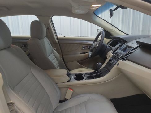 Used 2017 Ford Taurus SE FWD image 21