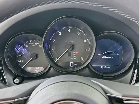 New 2026 Porsche Macan AWD/4WD image 15
