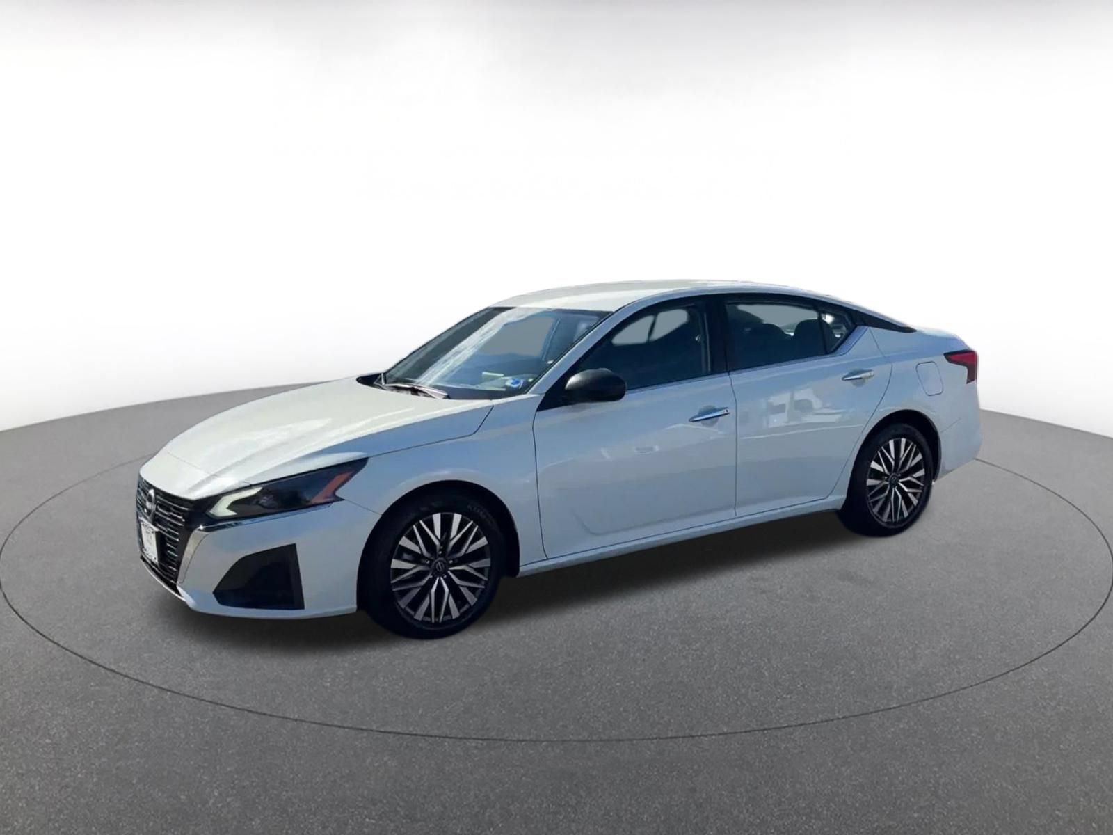 Used 2025 Nissan Altima 2.5 SV FWD image 7