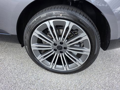 New 2026 Land Rover Range Rover SE image 9