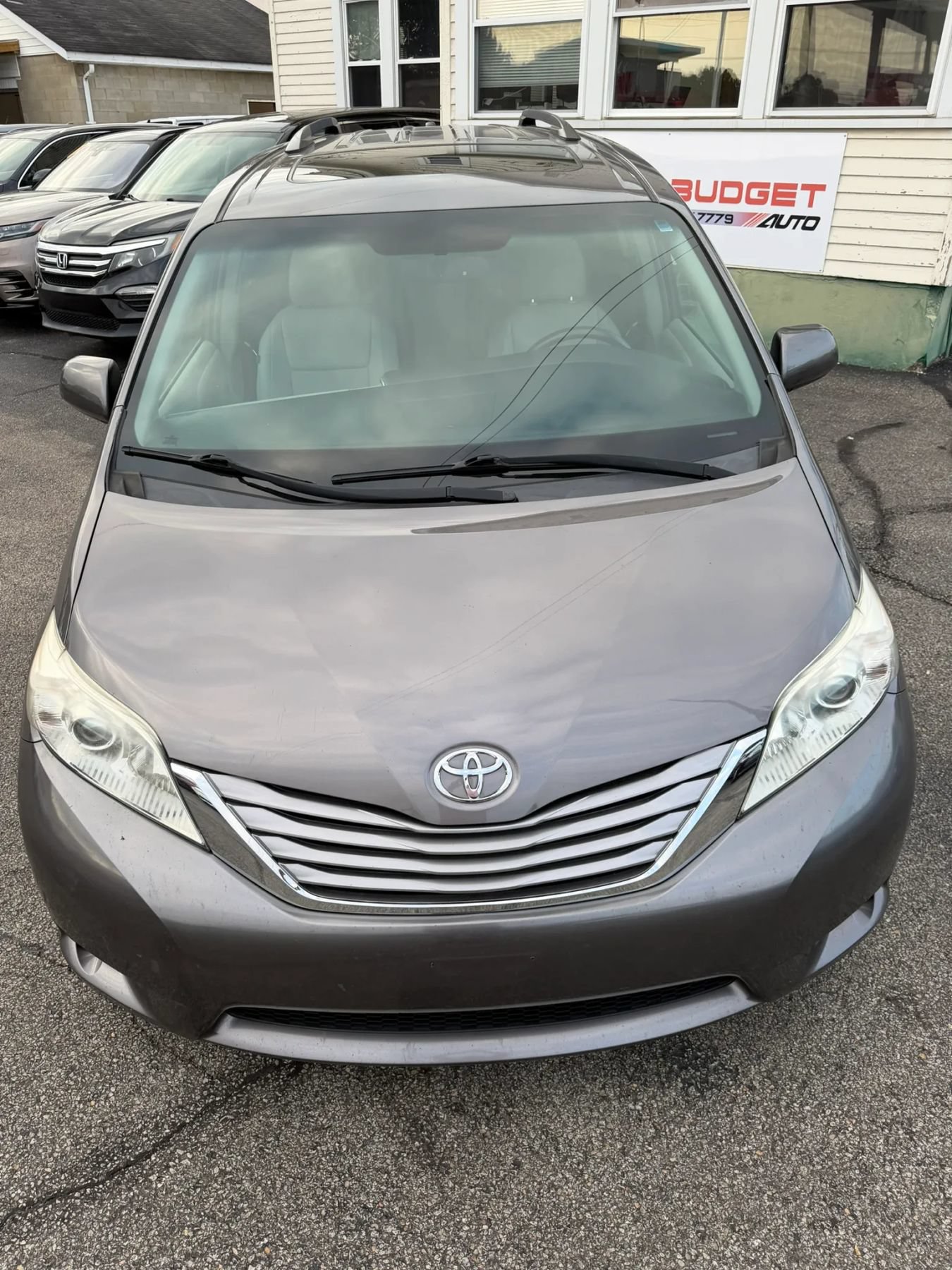 Used 2017 Toyota Sienna XLE Premium FWD image 21