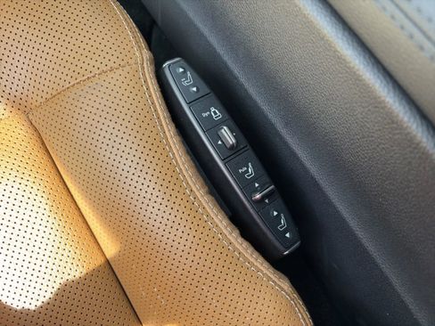 Used 2011 Mercedes-Benz E 550 Sedan image 28